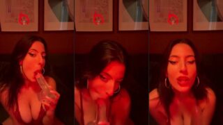 Sexsi Türk Pornocu Nadeleine Dildoyla Hünerlerini Gösteriyor